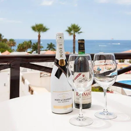 2 Bedroom For 4 People In Tenerife Апартаменты Адехе